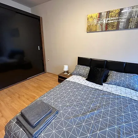 公寓 Nice, Spacious And Cozy