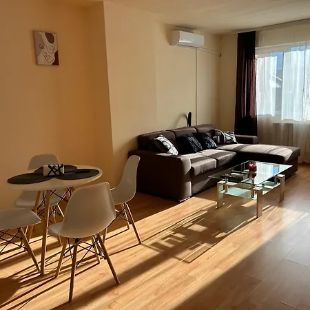 Nice, Spacious And Cozy Apartman *