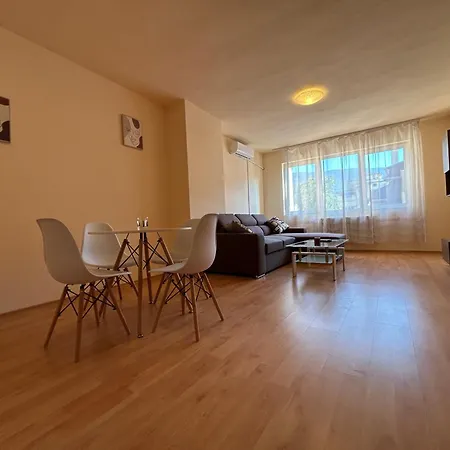 Nice, Spacious And Cozy Apartament *