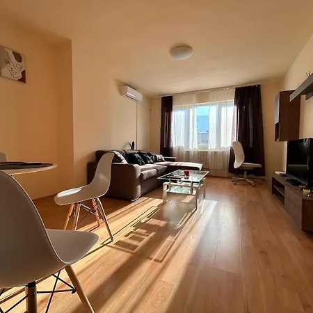 Nice, Spacious And Cozy Апартамент *