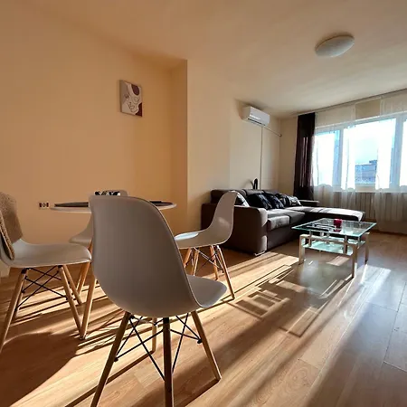 Nice, Spacious And Cozy *