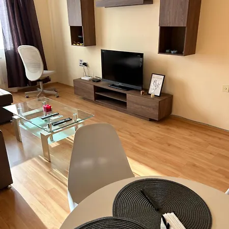 Apartament Nice, Spacious And Cozy *