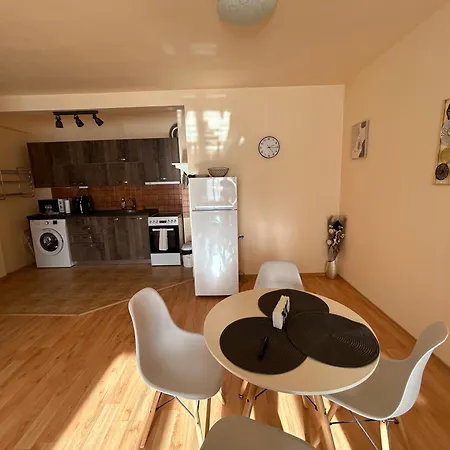 Апартамент Nice, Spacious And Cozy София