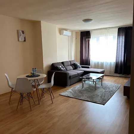 Nice, Spacious And Cozy *