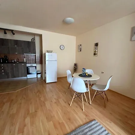 Apartmán Nice, Spacious And Cozy