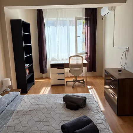 Nice, Spacious And Cozy * סופיה