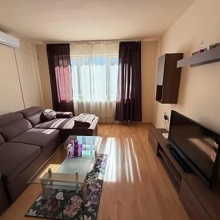 Nice, Spacious And Cozy דירה