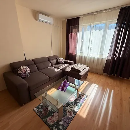 דירה Nice, Spacious And Cozy