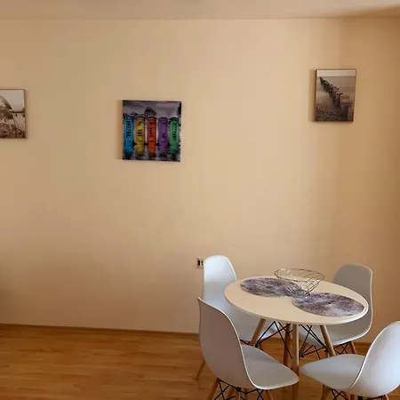 דירה Nice, Spacious And Cozy