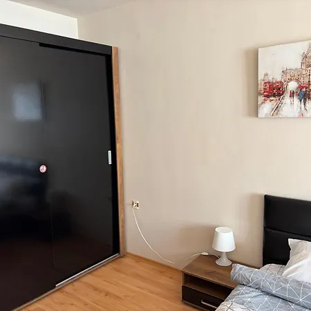 Nice, Spacious And Cozy דירה