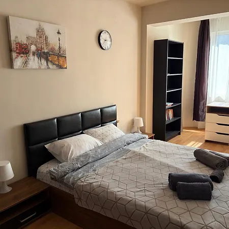 דירה Nice, Spacious And Cozy