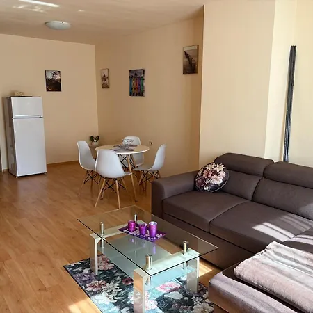 דירה Nice, Spacious And Cozy *