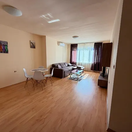 Nice, Spacious And Cozy *
