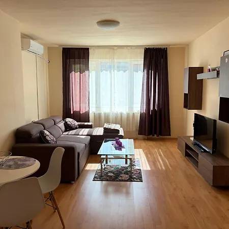 דירה Nice, Spacious And Cozy
