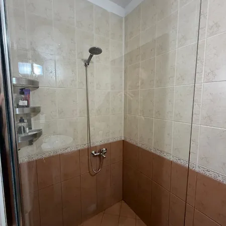 Nice, Spacious And Cozy דירה