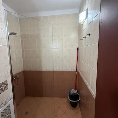 דירה Nice, Spacious And Cozy