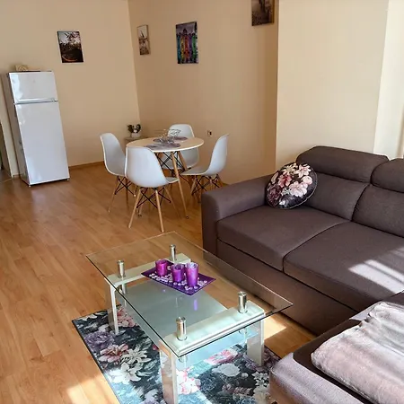 דירה Nice, Spacious And Cozy סופיה