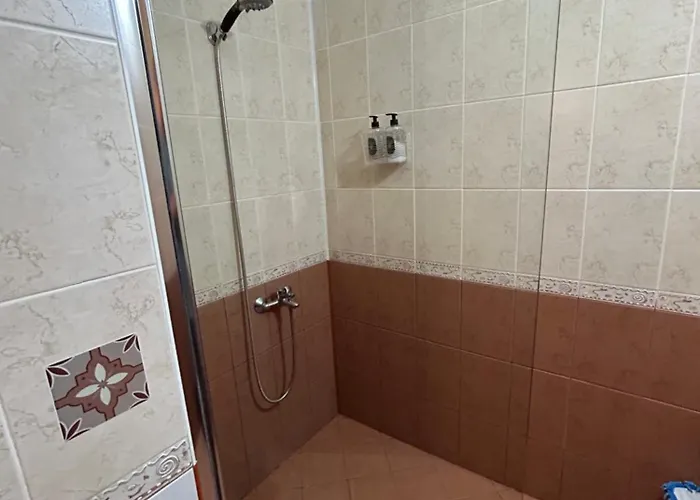 Nice, Spacious And Cozy Appartamento *