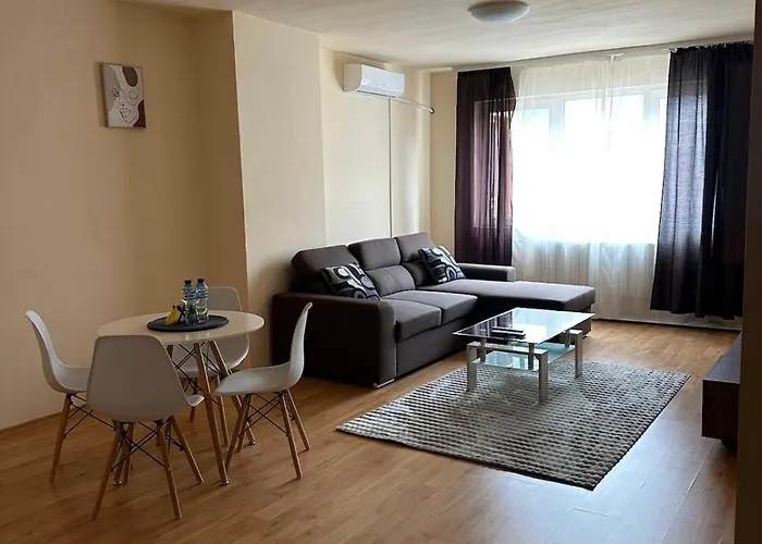 Nice, Spacious And Cozy *